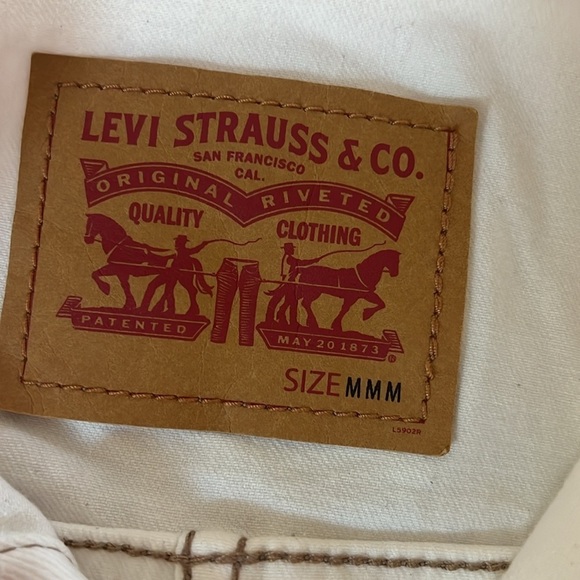 Boys 10/12 Legendary Trucker jacket cut in a modern, utility fit
Classic collar - Picture 5 of 6